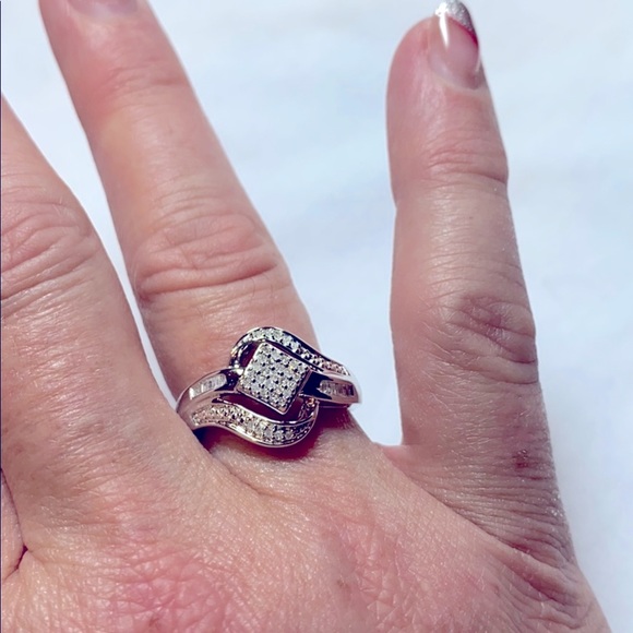 0.15ctw Round White Diamond Ring - Picture 12 of 15